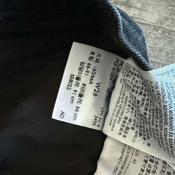 Levi’s ribcage Women's Black Denim Shorts - Picture 5 of 5